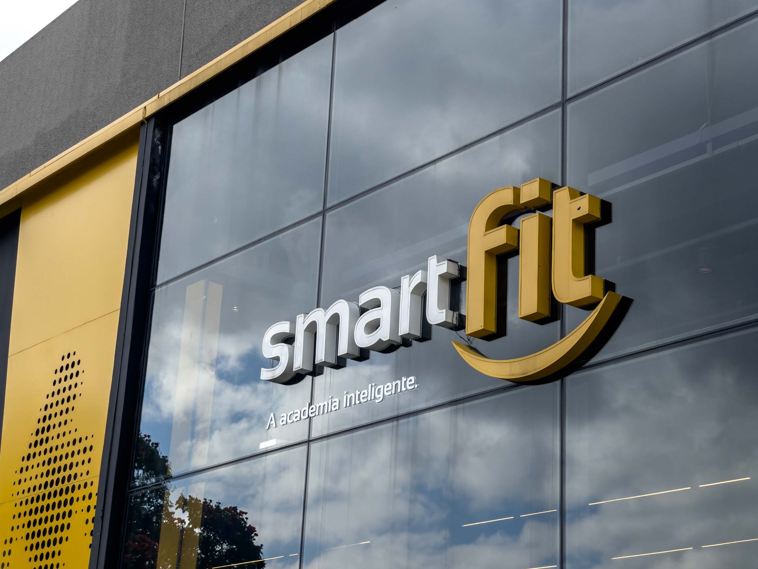 Smart Fit comemora 14 anos como a maior rede de academias da