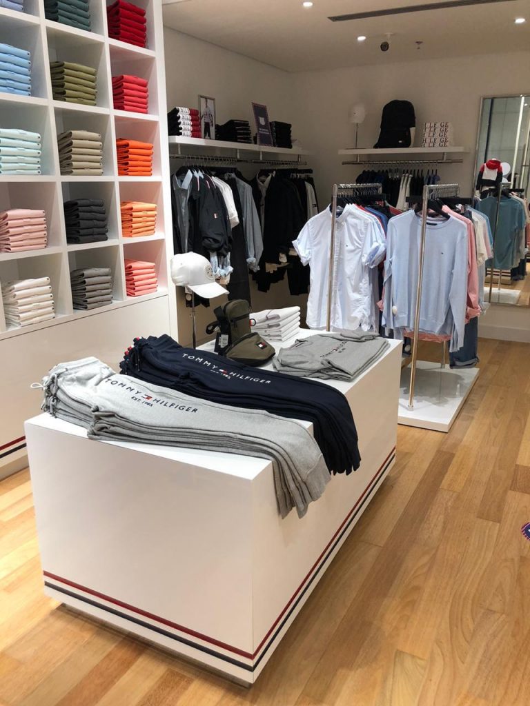Shopping Metrópole abre primeira loja da Tommy Hilfiger da região