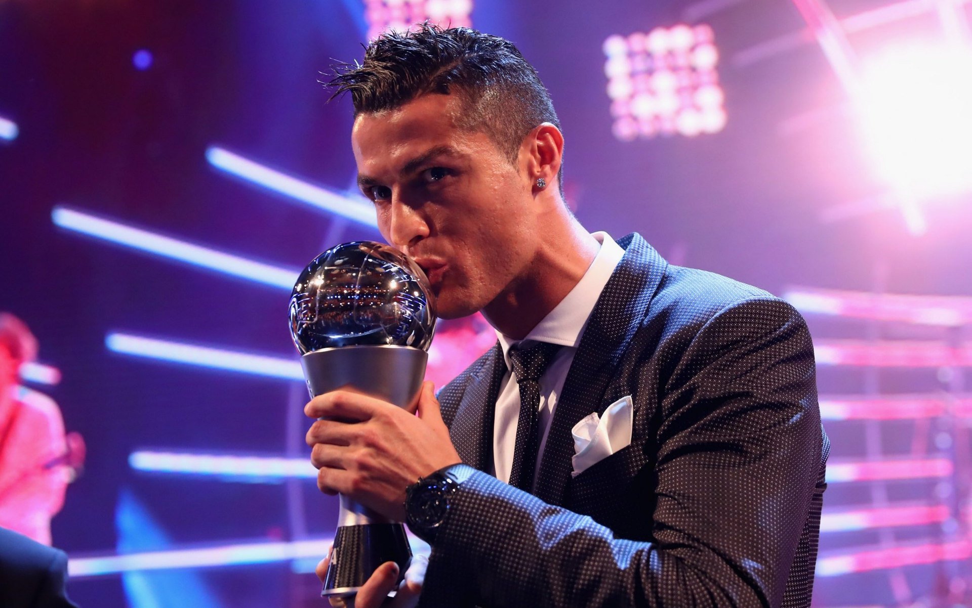 Cristiano Ronaldo é eleito o melhor jogador do mundo ABC da Comunicação